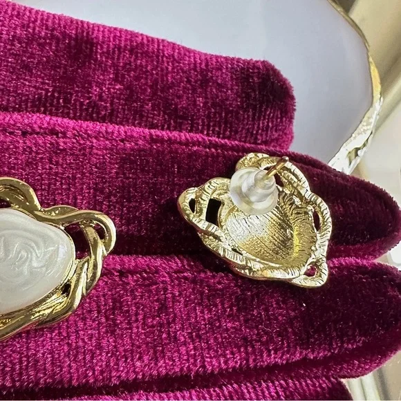 Zara Gold Heart Pearl Earrings - Picture 4 of 9